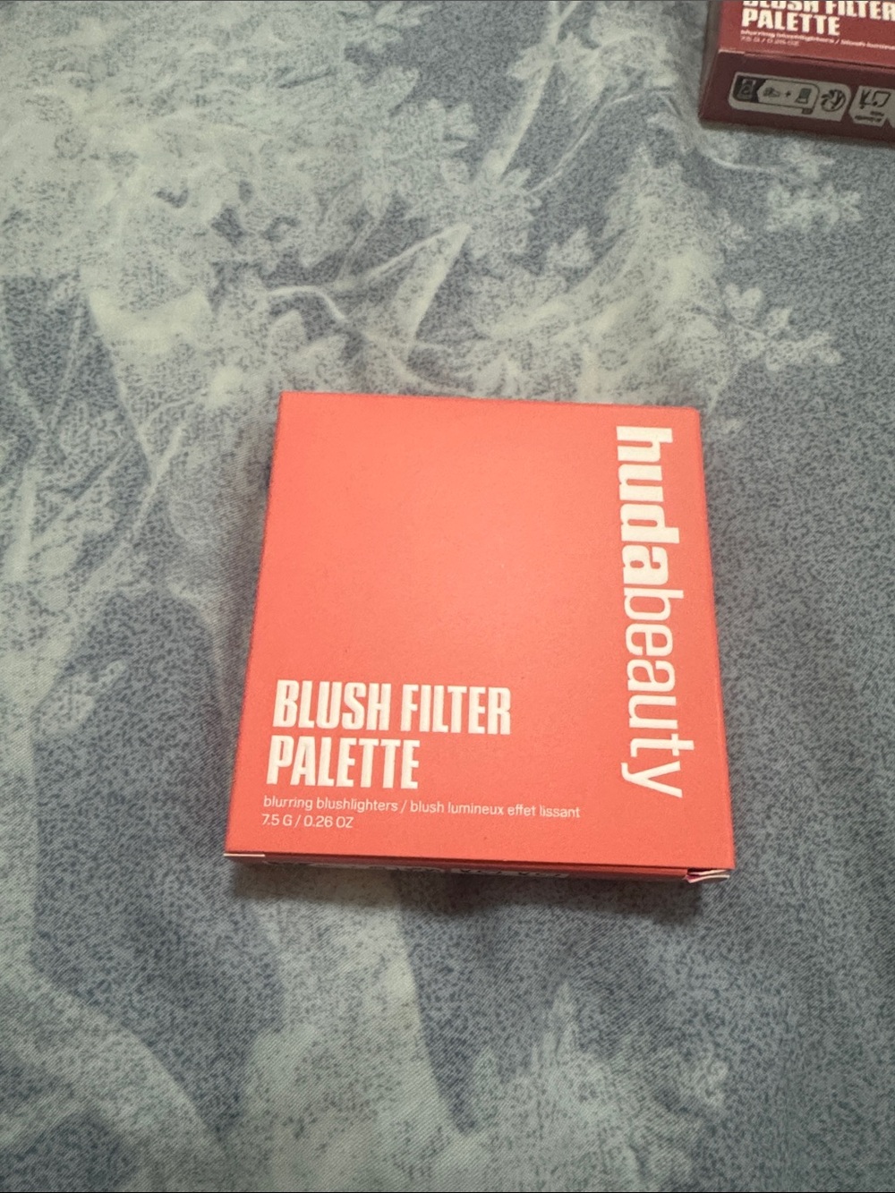 HUDA BEAUTY Blush Filter Palette - Coral Peach